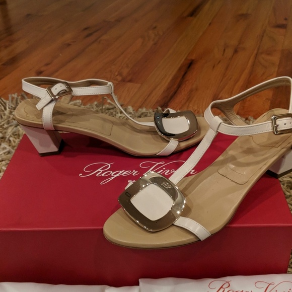 Roger Vivier t-strap sandals in ivory - Picture 2 of 8